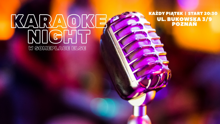 Zdjęcie mikrofonu na statywie. W tle rozmyte światła. Szczegóły dotyczące wydarzenia w treści artykułu.