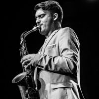 Dawid Tokłowicz z saksofonem