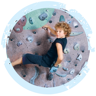 Dziecko na ściance spinaczkowej