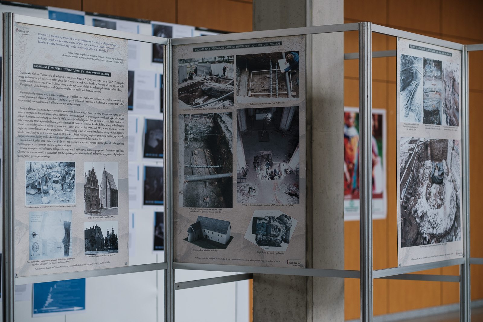 Fotografia wystawy zrobiona przez Adriana Wykrotę.