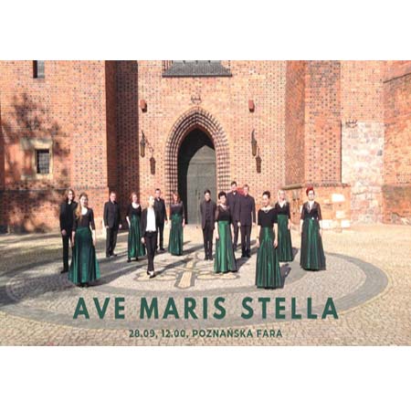 Członkowie chóru przed Farą