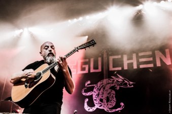 fotografia artysty podczas koncertu