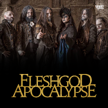 Zdjęcie na którym widać członków zespołu w stylizowanych strojach. Na zdjęciu, w dolnej części, żółto-złoty napis z nazwą zespołu.