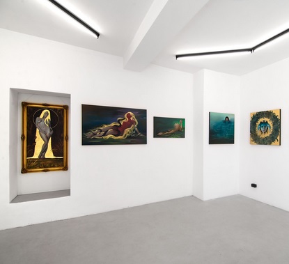 Zdjęcie części wystawy w galerii.