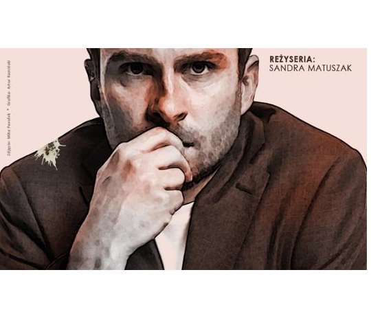 na bladoróżowym tle fragment postaci mężczyzny w brązowej marynarce. Mężczyzna trzyma dłoń przy ustach patrząc wprost w obiektyw, na ramieniu marynarka ma białą plamę.