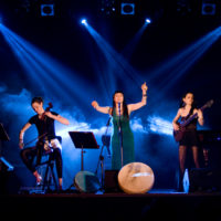 Kasia Pakowska - wokal i perkusjonalia, Joanna Dudkowska - gitara basowa, Agnieszka Kowalczyk - wiolonczela