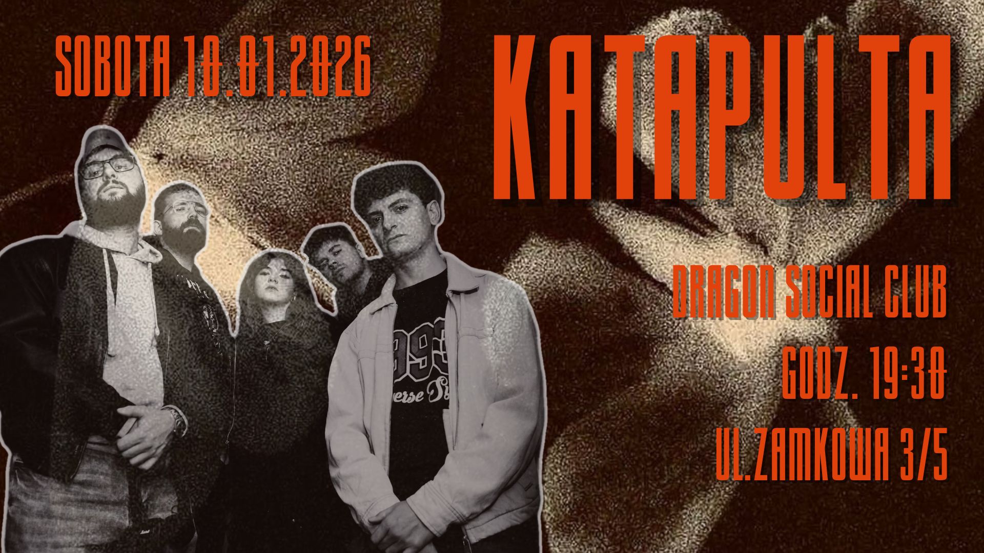 Na plakacie sylwetki zespołu pozującego do zdjęcia. Wokół czerwone napisy "Katapulta, Dragon Social Club, Godz. 19:30, Ul. Zamowa 3/5, Sobota 10.01.2026".