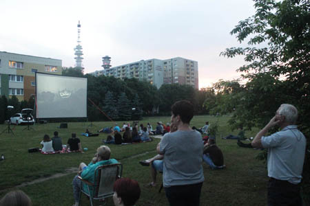 kino plenerowe między blokami