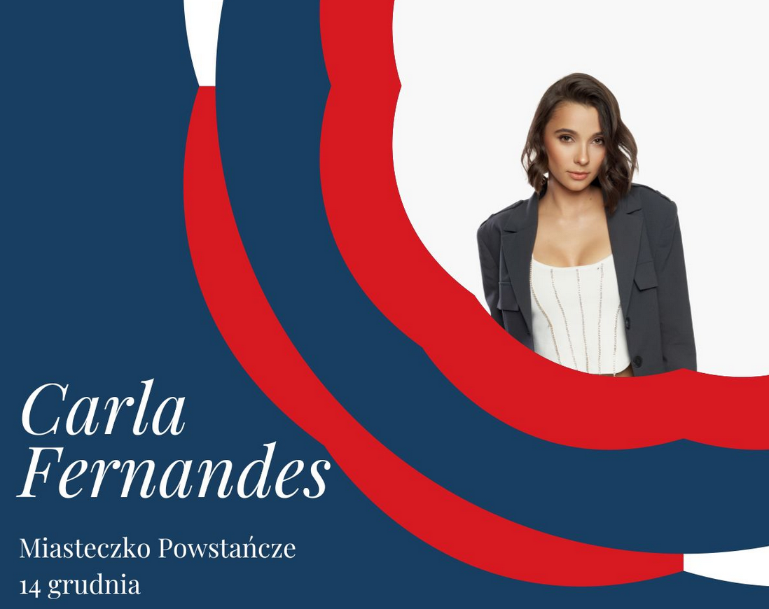 Plakat promujący koncert Carli Fernandes w Miasteczku Powstańczym. W prawym, górnym narożniku zdjęcie artystki. Granatowe tło obok czerwono-białe wstęgi.