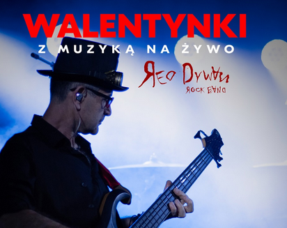 Plakat , który reklamuje koncert Covery polskiego rocka. Muzyk z gitarą na mazanym niebiesko-białym tle, z boku napisy informujące o wydarzeniu.