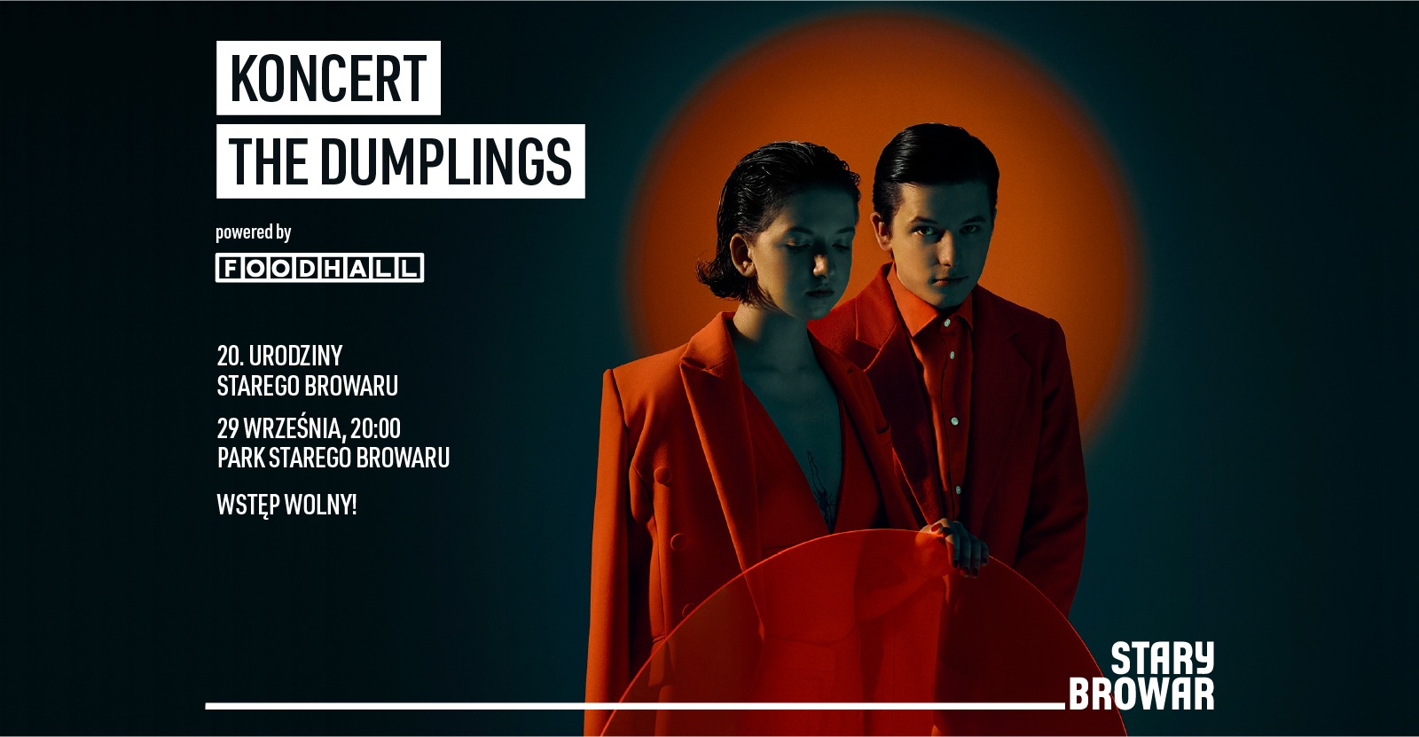 THE DUMPLINGS. Park im. Jana Henryka Dąbrowskiego, 29 września, 20.00. Po prawej dziewczyna i chłopak w pomarańczowych garniturach.