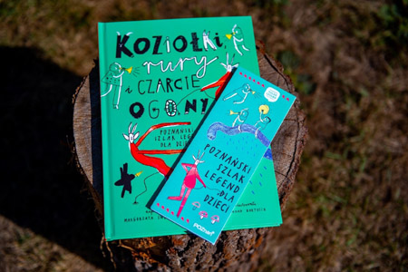 książka i folder, fot. Ł. Gdak