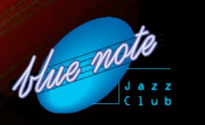 Na niebieskim wydłużonym kole napis: blue note.