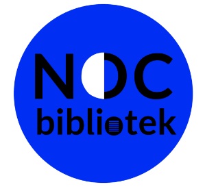 Niebieskie koło na białym tle, a na nim napis noc bibliotek w czarnym kolorze, litera o w słowie noc w połowie jest wypełniona w białym kolorze białym, przypomina półksiężyc.