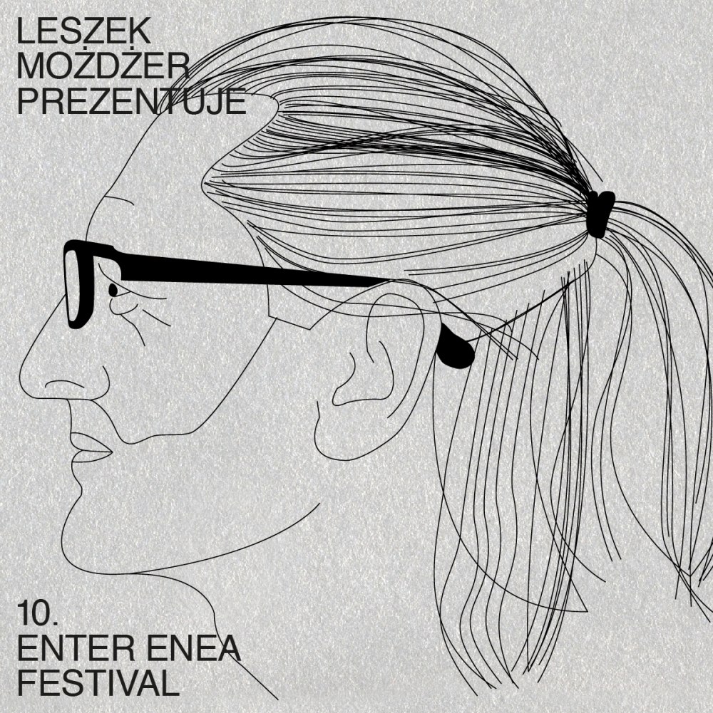 Na szarym tle grafika profilu Leszka Możdżera. Dodatkowo nazwa festiwalu.