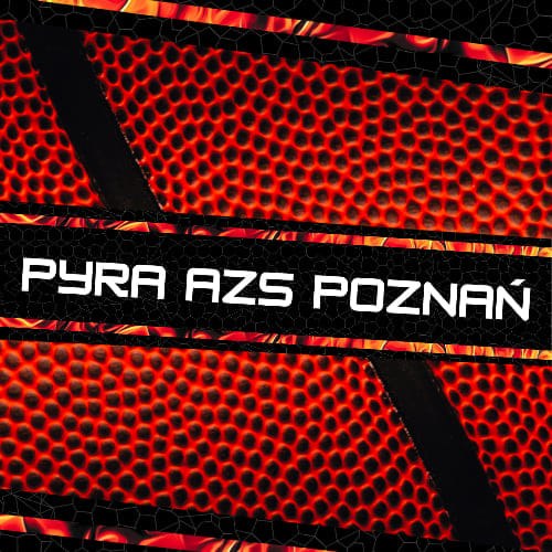 Logotyp Pyry AZS Szkoły Gortata Poznań - na środku biały napis Pyra AZS Poznań na czarnym tle. Napis był umieszczony na piłce do koszykówki w kolorze czerwonym