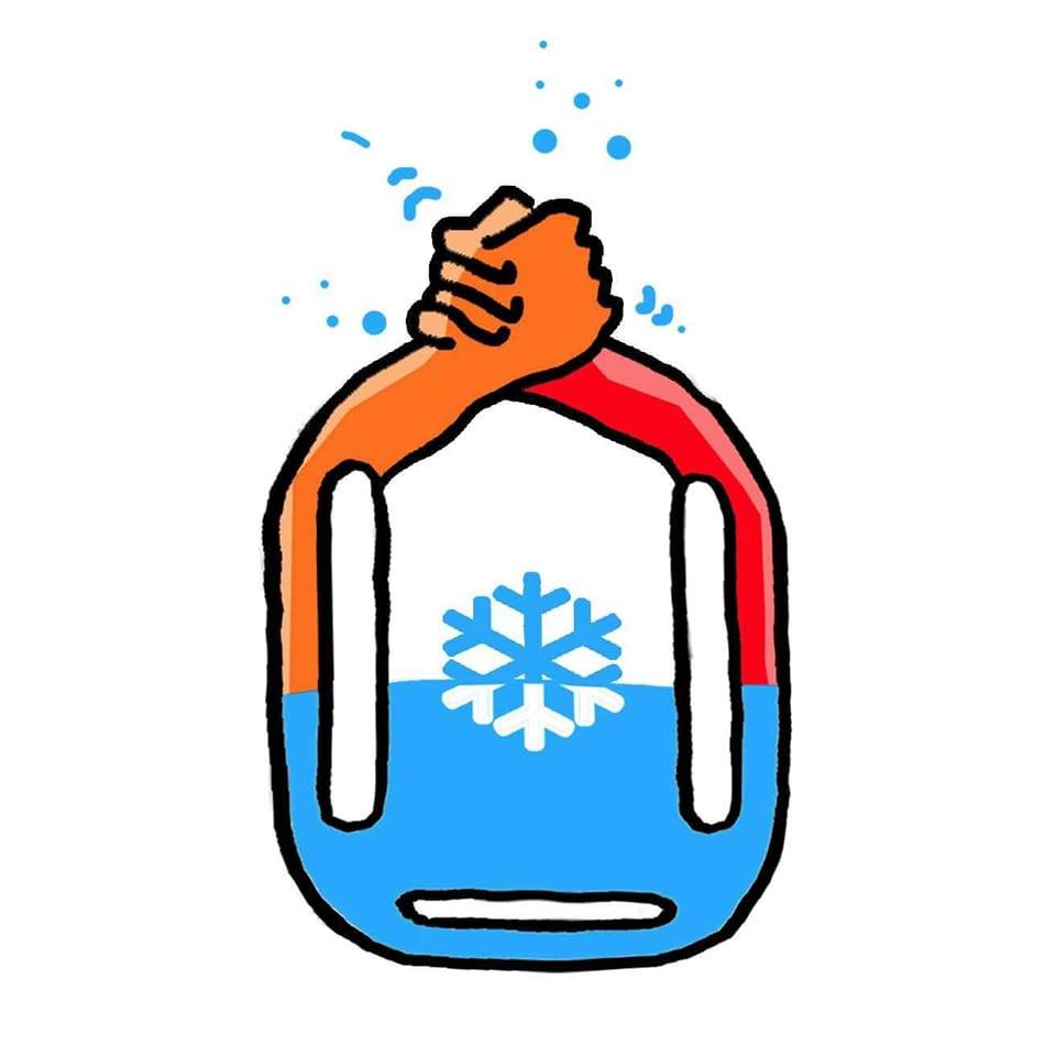 Logotyp Stowarzyszenia BoJa i Ty - deska ratunkowa ze skrzyżowanymi dłońmi w kolorze pomarańczowym i czerwonym, w biało-niebieskim środku symbol płatku śniegu