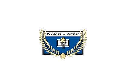 Logotyp Wielkopolskiego Związku Koszykówki - prostokątny logotyp, na jego górze na białym tle czarny napis WZKosz - Poznań. Poniżej niebieskie tło i na środku biała tablica z koszem i nad nim piłka. Całość okala złoty liść laurowy