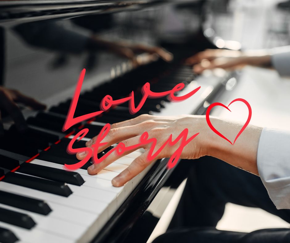 Dłonie grające na czarnym fortepianie. Na pierwszym planie czerwony napis "Love story" i rysunek serca.