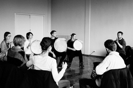 nauka gry na bębnach obręczowych