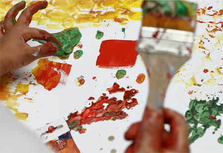 warsztaty, pomalowanie płótno, pędzel i dłoń