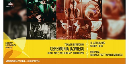 mężczyzna grający na gitarze