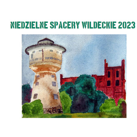 Wieżą ciśnień i zabudowania a w środku drzewa."Niedzielne spacery wildeckie 2023".