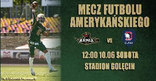 Plakat przedstawia zdjęcie zawodnika futbolu amerykańskiego, obok na zielonym tle znajdują się informacje takie jak miejscei data wydarzenia, opisane w opisie.