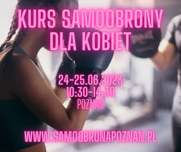 Różowe neonowe napisy na tle trenujących kobiet.