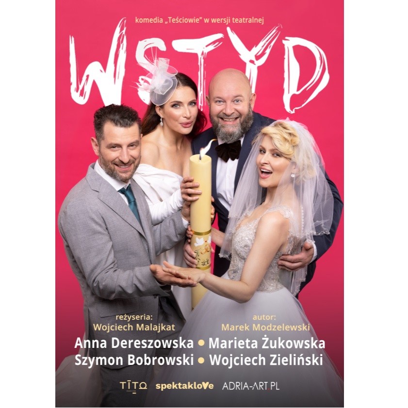 Na zdjęciu są cztery osoby: dwie kobiety ubrane w suknie ślubne, dwaj mężczyźni w eleganckie garnitury. Pośrodku wszyscy trzymają zapaloną gromnicę. Wokół postaci informacje o spektaklu.