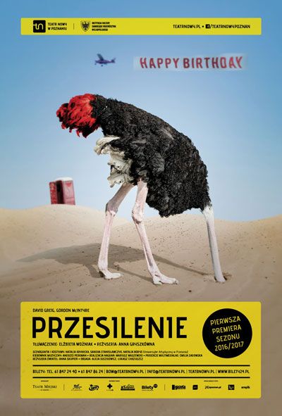 Zdjęcie strusia ze schowaną głową w piasek. U dołu plakatu tytuł przedstawienia.