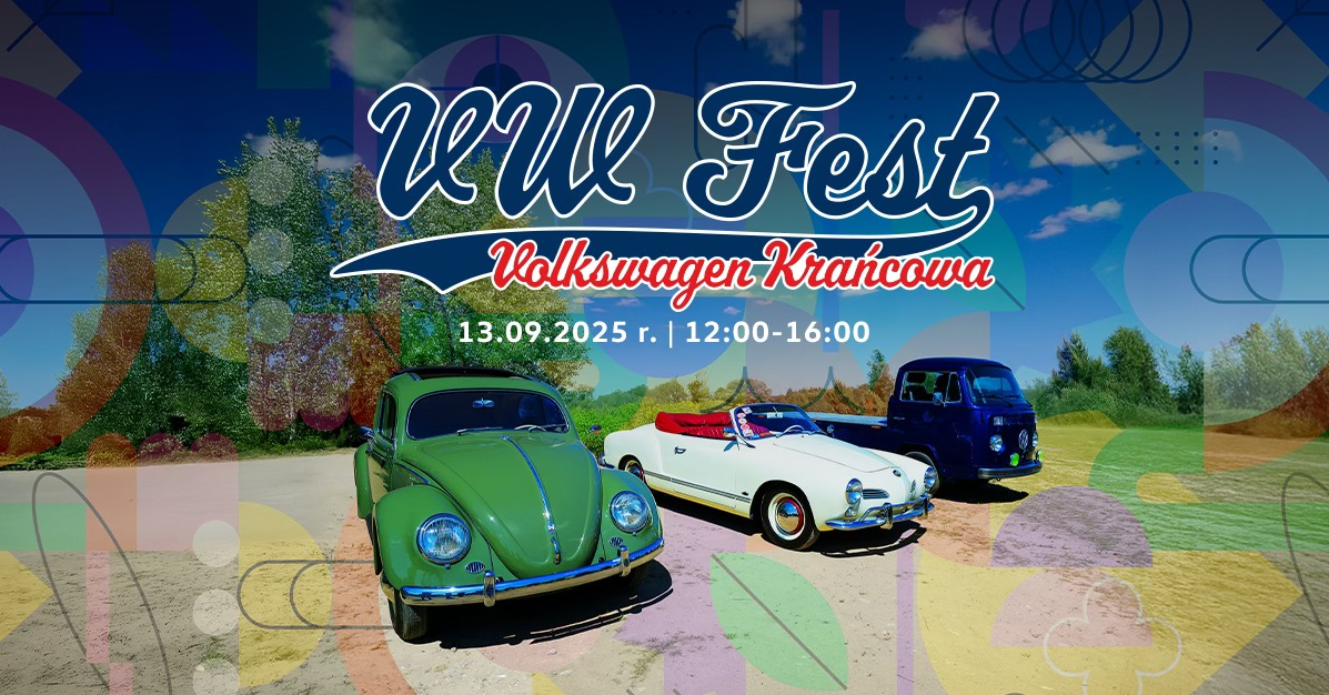 3 pojazdy marki Volkswagen. W tle drzewa i niebo. Półprzezroczyste, kolorowe kształty geometryczne. Szczegóły na temat wydarzenia w treści artykułu.