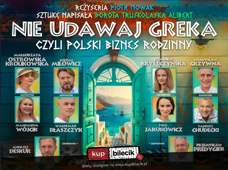 Turkusowe otwarte drzwi prowadzące na słoneczny nadmorski widok z morzem, łodziami i białą zabudową. Po obu stronach drzwi rozmieszczone są portrety aktorów w prostokątnych ramkach. Tło utrzymane w intensywnych barwach turkusu, błękitu i ciepłych tonów. Powyżej tytuł sztuki i informacje o wydarzeniu zawarte w treści artykułu.