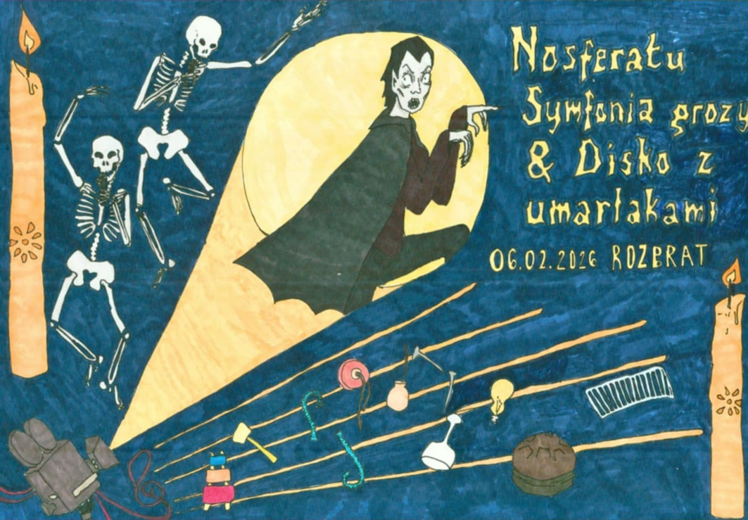 Ilustracja przypominająca rysunek na kartce papieru, utrzymana w mrocznym, halloweenowym stylu. Na środku widać postać wampira w pelerynie, oświetloną żółtym światłem. Po lewej stronie tańczą szkielety, po bokach widać zapalone świece. Na dole widoczne są porozrzucane przedmioty, takie jak instrumenty, żarówka i kamera filmowa. Z prawej strony tytuł wydarzenia i inne informacje zawarte w treści artykułu.