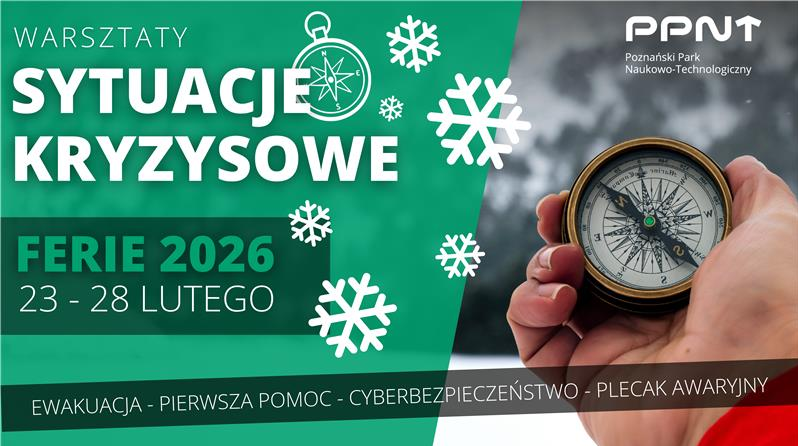Plakat z zimowym motywem graficznym. Po lewej stronie, na zielonym tle, znajdują się białe ikony płatków śniegu oraz grafika kompasu. Po prawej stronie widoczne jest zdjęcie dłoni trzymającej klasyczny kompas na tle rozmytego, zimowego krajobrazu. W prawym górnym rogu umieszczono logotyp organizatorów. Z lewej strony widnieją także napisy. Są to informacje o wydarzeniu zawarte w treści artykułu.
