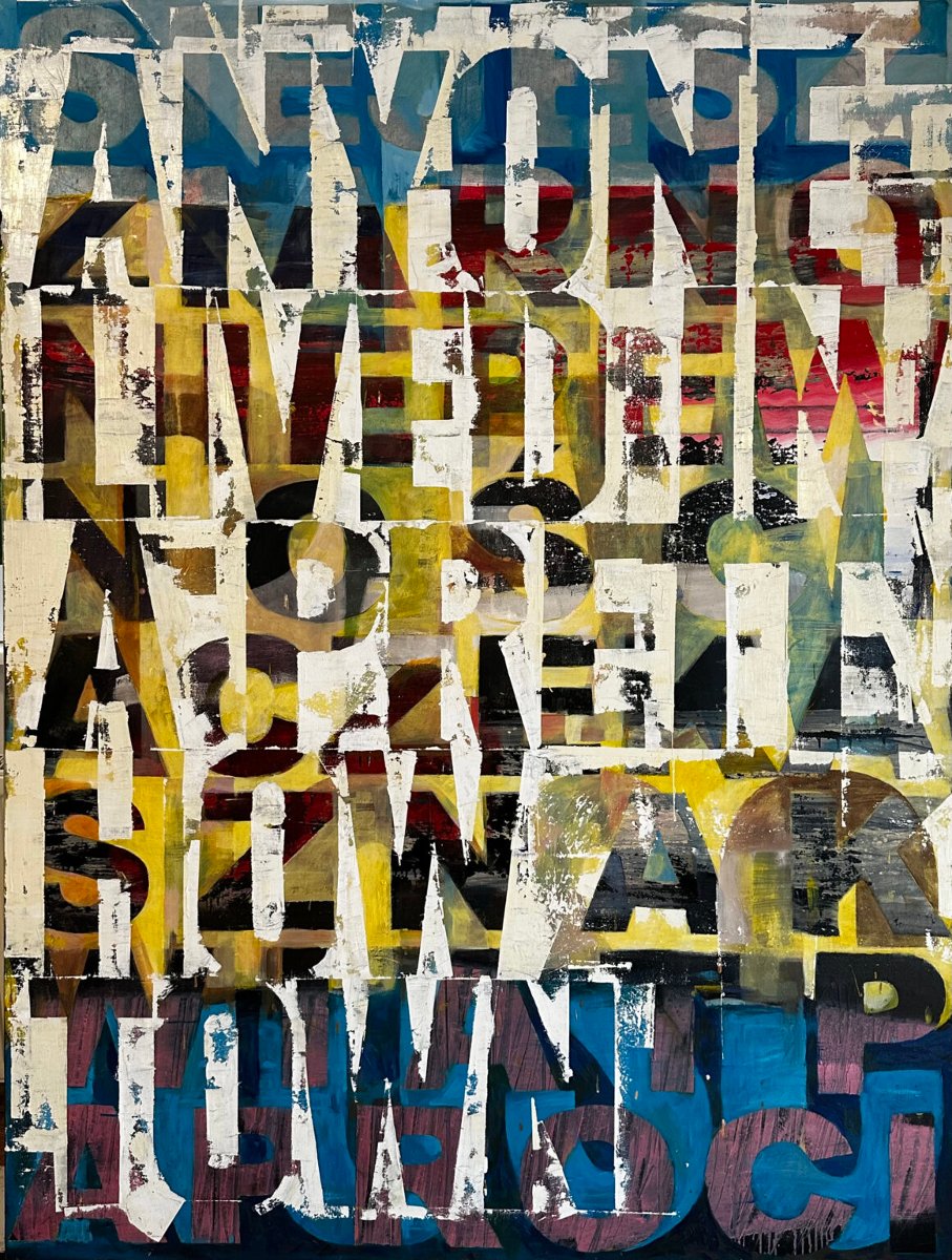 Abstrakcyjny, kwadratowy obraz w stylu street-artu. Kompozycja warstwowa, łącząca plamy żółtej, niebieskiej i czerwonej farby z pionowymi rzędami poszarpanych, białych i czarnych liter. Powierzchnia dzieła jest surowa, z wyraźnymi przetarciami i śladami pędzla.