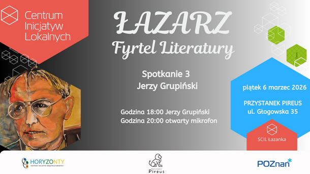 Plakat z szarym, gradientowym tłem. W lewym dolnym rogu znajduje się artystyczny portret mężczyzny w okularach, wykonany ciepłymi barwami. Prawą stronę zdobią geometryczne, sześciokątne pola z drobnymi, zielonymi motywami graficznymi. Pomiędzy elementami widoczne są napisy. To szczegóły na temat wydarzenia zawarte w treści artykułu.