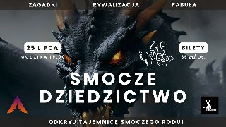 Grafika przedstawia głowę smoka, która wyłania się zza mgły. Smok jest pokryty szarymi łuskami, ma otwary pysk, z którego wystają ostre zęby oraz świecące, żółte oczy. Na głowie wyrastaja mu rogi.