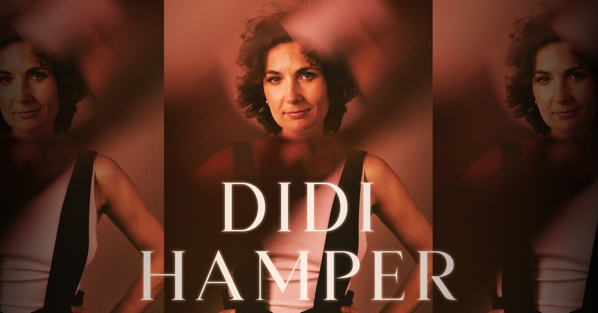Kobieta uśmiecha się na zdjęciu. Przed nią napis o treści Didi Hamper.