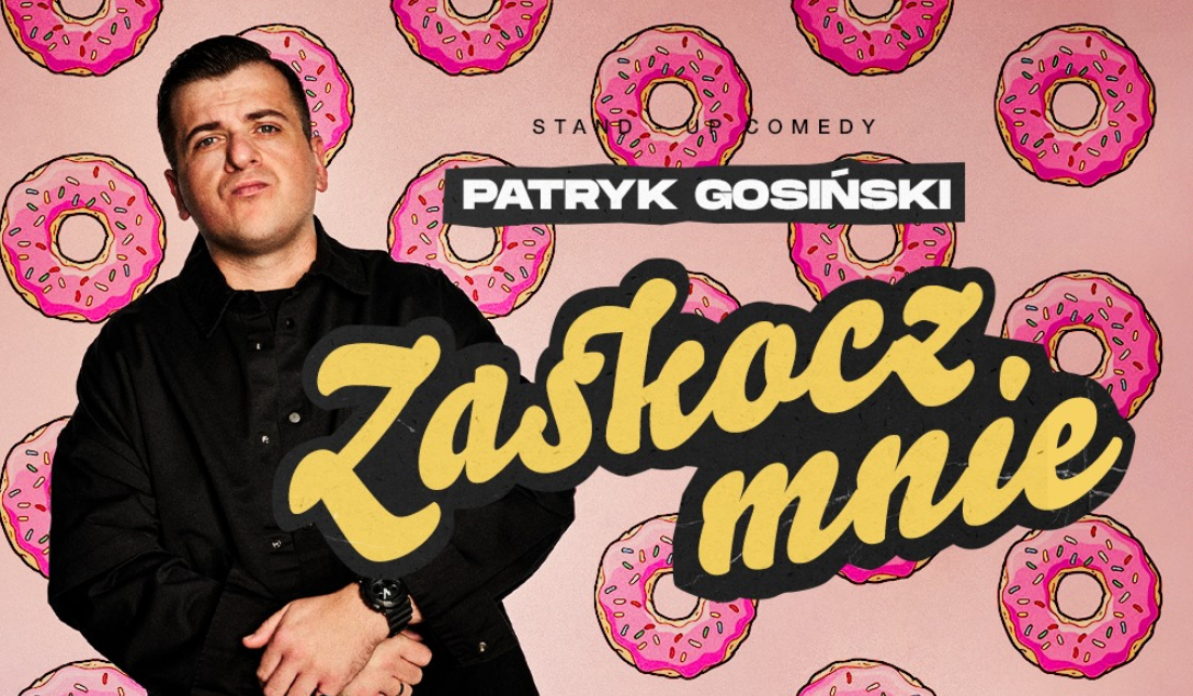 Plakat, który promuje występ Patryka Gosińskiego. Zdjęcie artysty na tle pączków z dziurką z różowym lukrem.