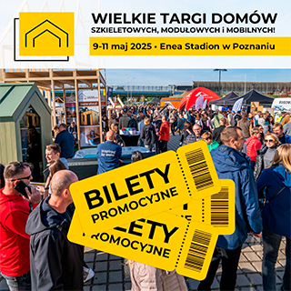 Informacje o targach związanych z budową domów, pod nimi zdjęcie wielu ludzi na otwartej przestrzeni targowej.