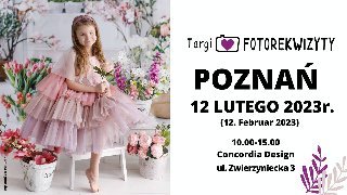 Obrazek ma zadanie reklamować czternastą edycję targów Foto Rekwizyty. Oprócz nazwy wydarzenia oraz wyszczególnienia jego czasu i miejsca, w jego lewej części widoczna jest dziewczynka pozująca do zdjęcia w pastelowo różowej sukience, w otoczeniu bukietów kwiatów.