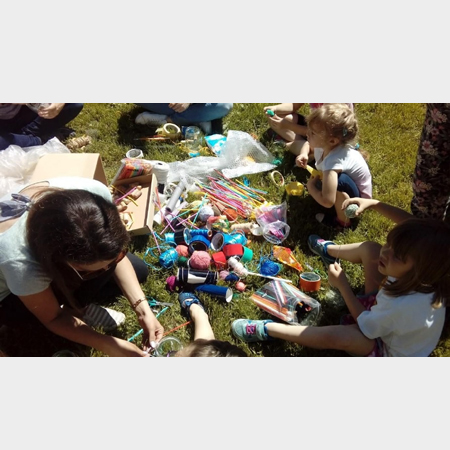 warsztaty plastyczne na trawie