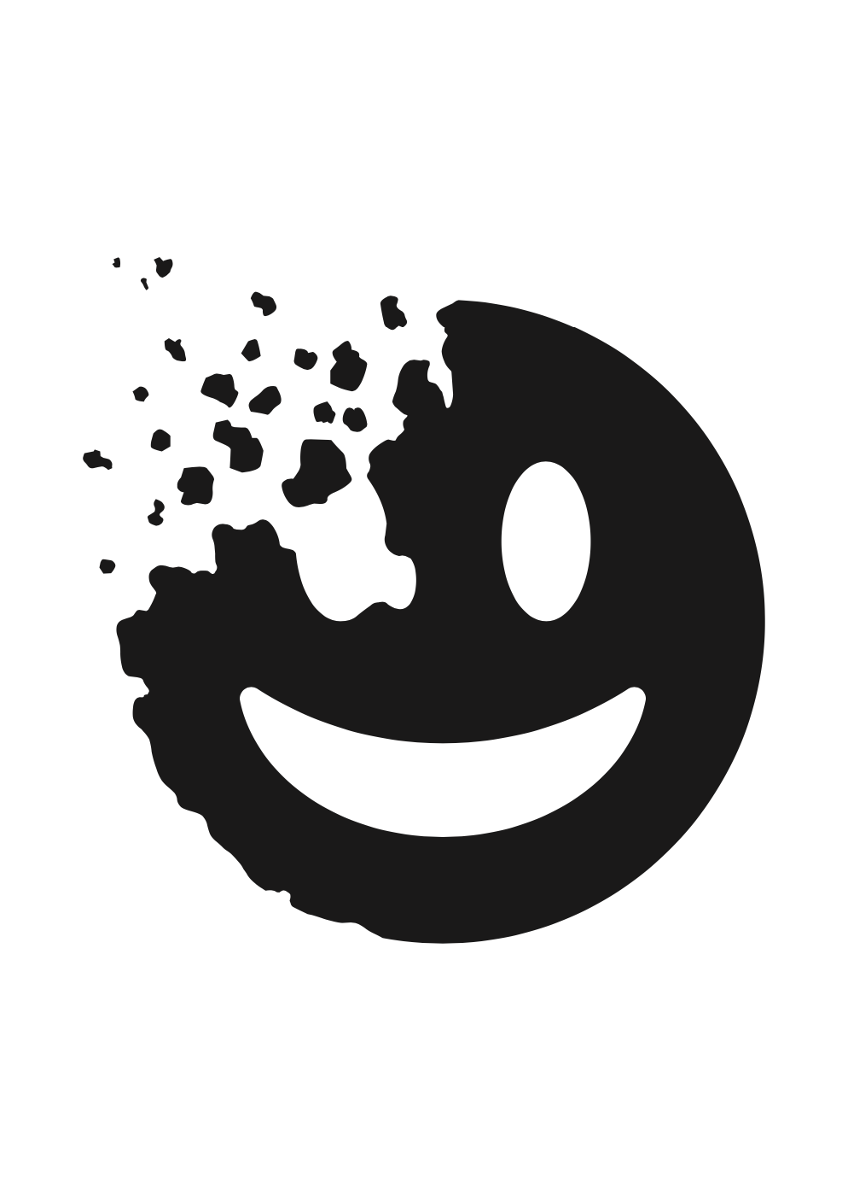 Grafika, na białym tle czarna buźka z uśmiechem. Lewa strona głowy rozpada się na kawałki.