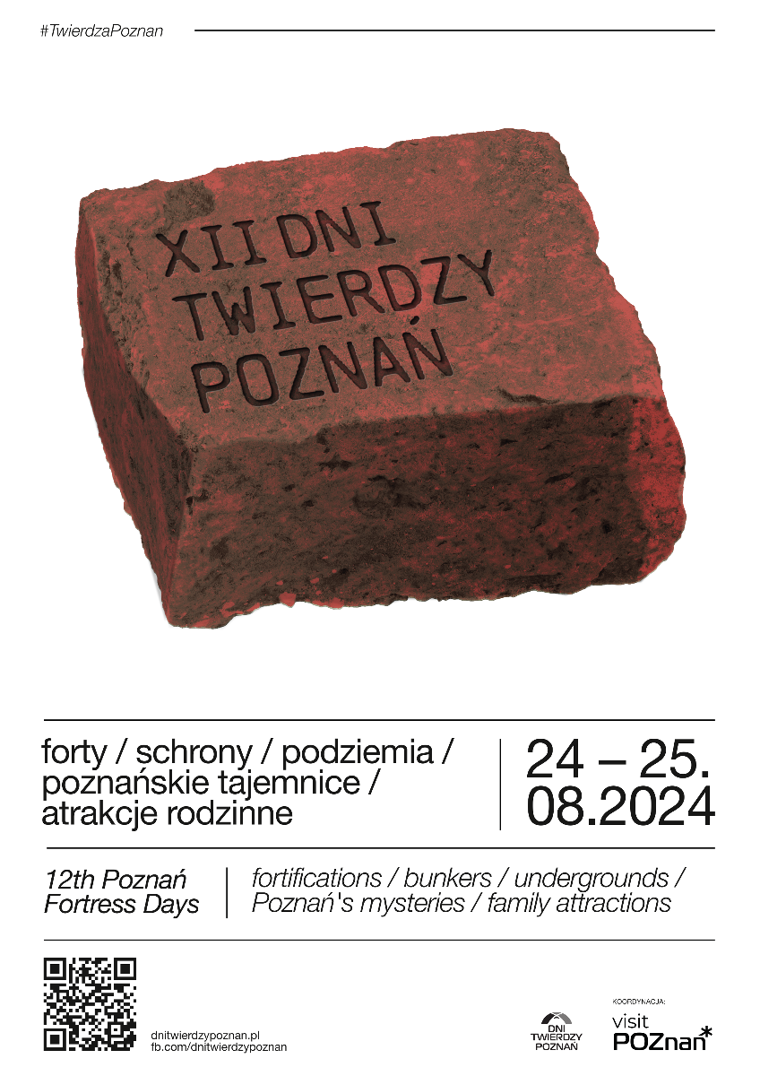Baner, cegła, na której napisano XII Dni Twierdzy Poznań, obok napisy inormujące o wydarzeniu.