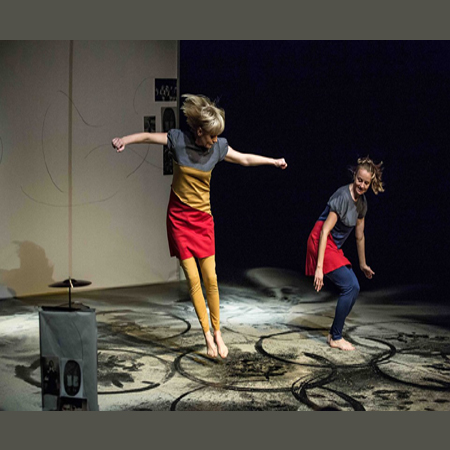 Artyści w trakcie występu