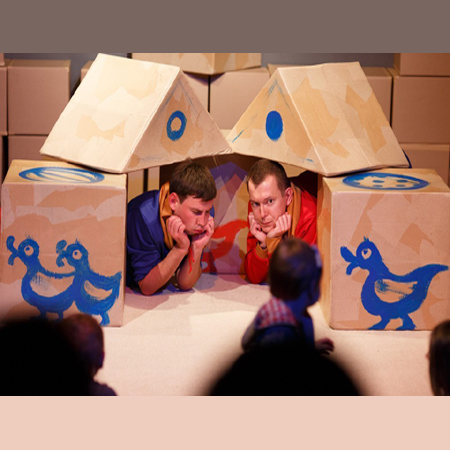 Aktorzy w trakcie spektaklu