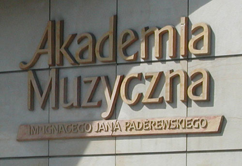 Na zdjęciu napis Akademia Muzyczna.
