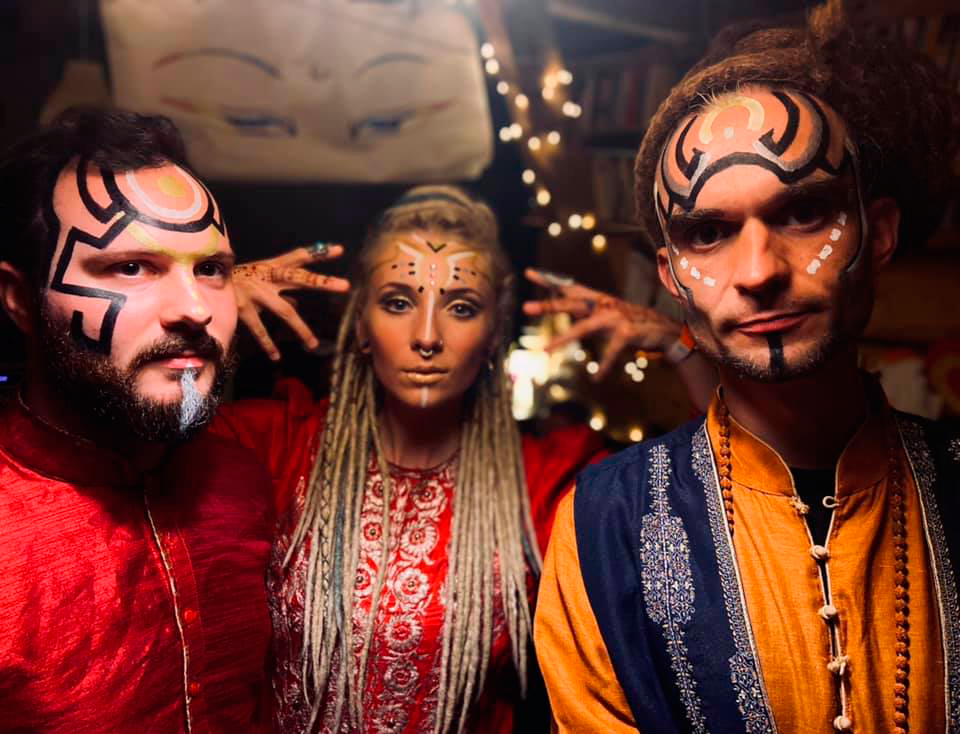 Na zdjęciu członkowie zespołu.