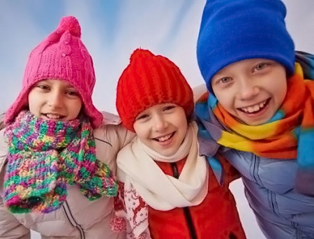 zdjęcie radosnych dzieci